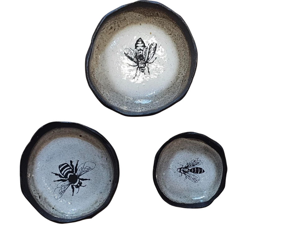 Vintage Bee Pinch Bowl